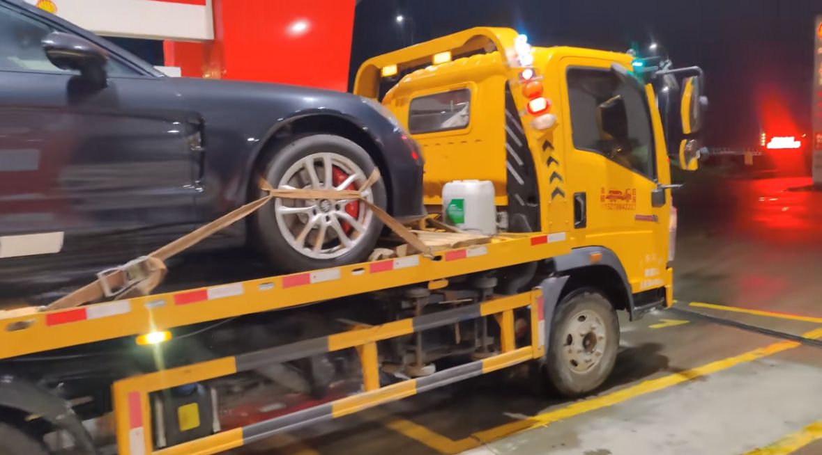 万宁行车途中遇到突发状况该如何呼叫道路救援？
